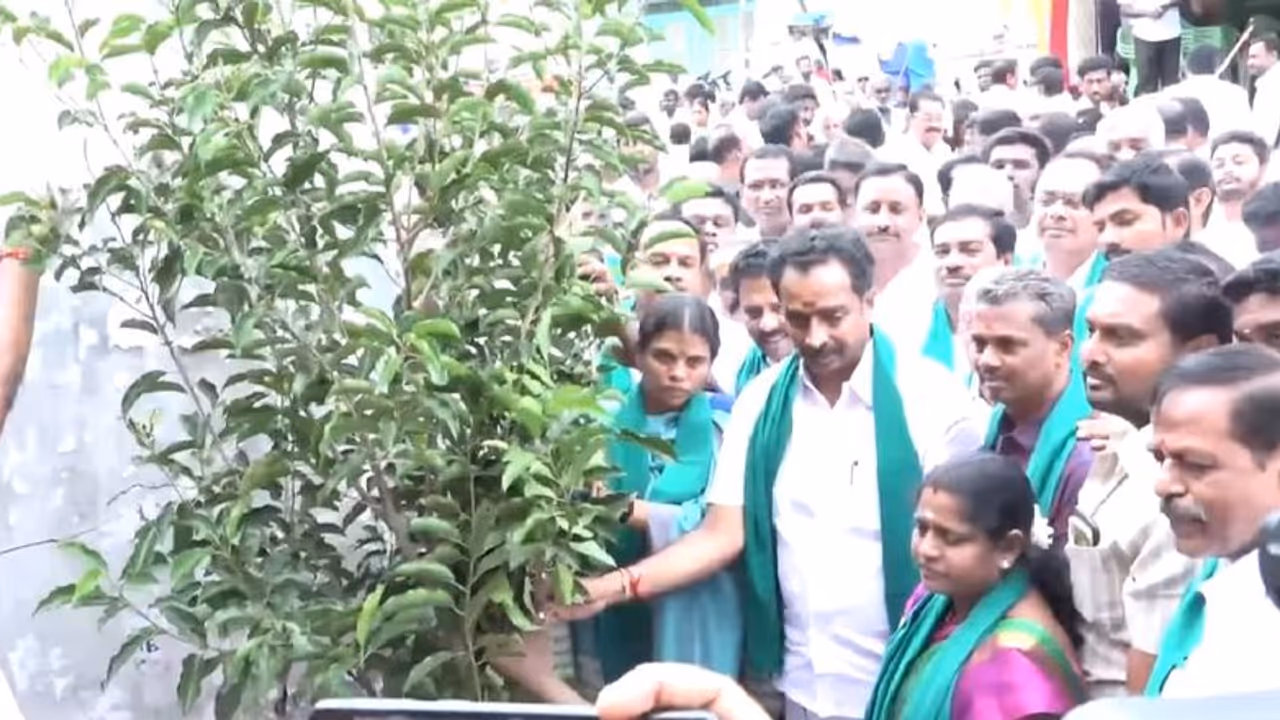 'கானகத்துக்குள் கரூர்'..! களத்தில் இறங்கி அசத்தும் அமைச்சர்..!