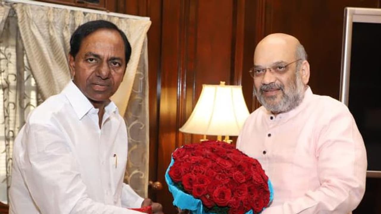 కేసీఆర్ తో కటీఫ్: అమిత్ షా గురి తెలంగాణపైనే, వ్యూహం ఇదే... కేసీఆర్ తో కటీఫ్: అమిత్ షా గురి తెలంగాణపైనే, వ్యూహం ఇదే...