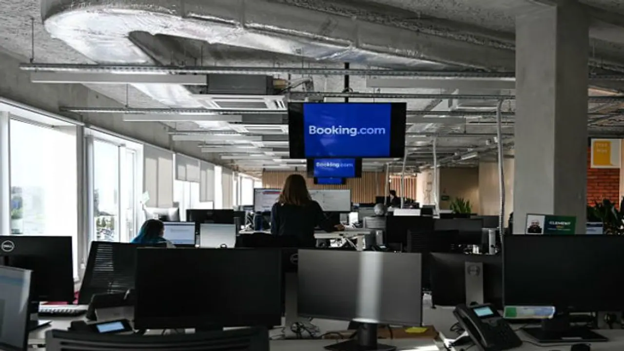 বন্ধ হল কক্স অ্যান্ড কিংসের কলকাতার অফিস, বিপাকে পর্যটকরা বন্ধ হল কক্স অ্যান্ড কিংসের কলকাতার অফিস, বিপাকে পর্যটকরা