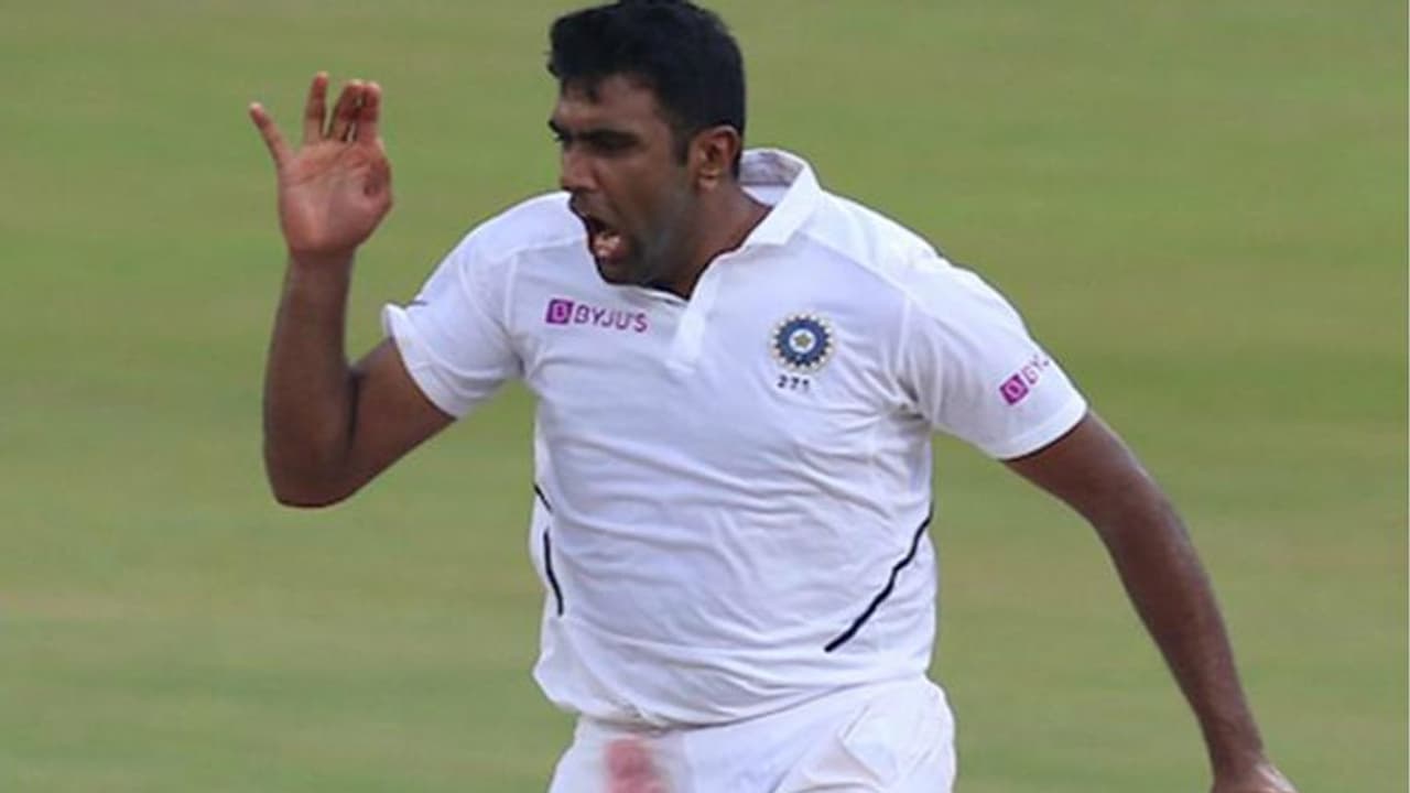 ಮುರಳೀಧರನ್ ವಿಶ್ವದಾಖಲೆ ಸರಿಗಟ್ಟಲು ಅಶ್ವಿನ್ಗೆ ಬೇಕಿದೆ ಇನ್ನೊಂದೇ ವಿಕೆಟ್..! ಮುರಳೀಧರನ್ ವಿಶ್ವದಾಖಲೆ ಸರಿಗಟ್ಟಲು ಅಶ್ವಿನ್ಗೆ ಬೇಕಿದೆ ಇನ್ನೊಂದೇ ವಿಕೆಟ್..!