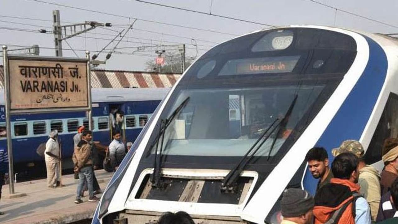 पीएम मोदी के संसदीय क्षेत्र के स्टेशन की स्वछता रैकिंग गिरी, हर माह सफाई में खर्च होते हैं 20 लाख रुपये पीएम मोदी के संसदीय क्षेत्र के स्टेशन की स्वछता रैकिंग गिरी, हर माह सफाई में खर्च होते हैं 20 लाख रुपये