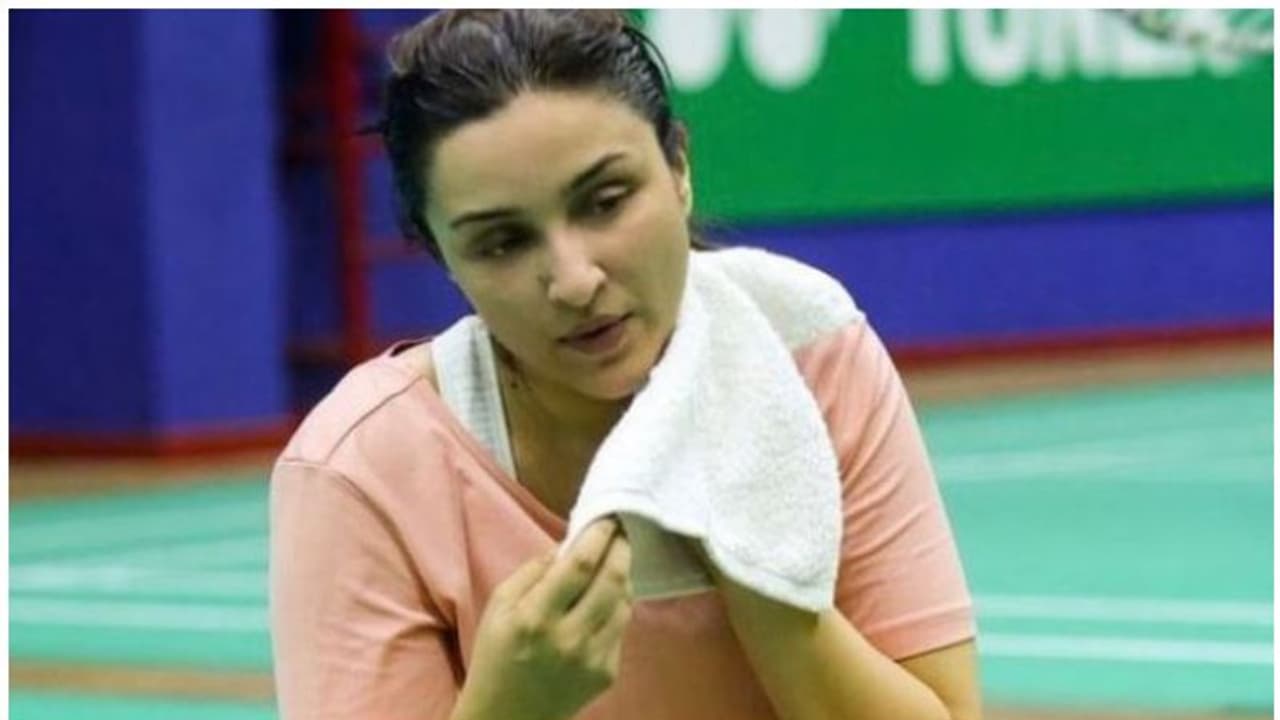 ബാഡ്മിന്റണ് കോര്ട്ടില് പരിനീതി ചോപ്ര; ഗംഭീരമെന്ന് സൈന നെഹ്വാള് ബാഡ്മിന്റണ് കോര്ട്ടില് പരിനീതി ചോപ്ര; ഗംഭീരമെന്ന് സൈന നെഹ്വാള്