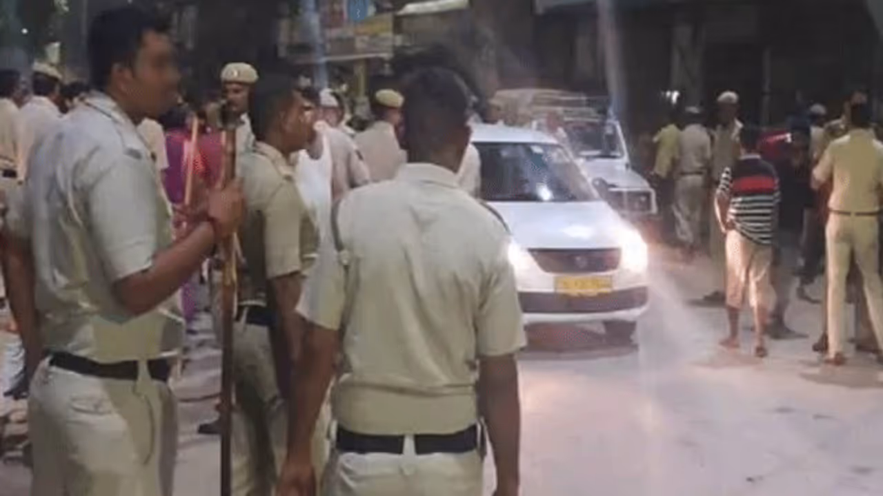 जिसको मौत देने के लिए चलाई गोली वो बच गई, लेकिन खुद को न बचा सका... जिसको मौत देने के लिए चलाई गोली वो बच गई, लेकिन खुद को न बचा सका...