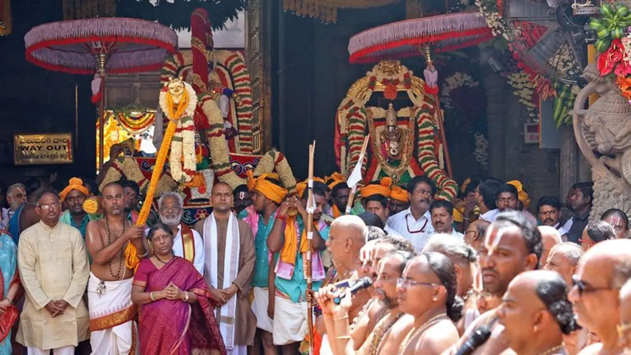 శ్రీవారి బ్రహ్మోత్సవాల్లో సామాన్య భక్తులకు పెద్దపీట్ట శ్రీవారి బ్రహ్మోత్సవాల్లో సామాన్య భక్తులకు పెద్దపీట్ట