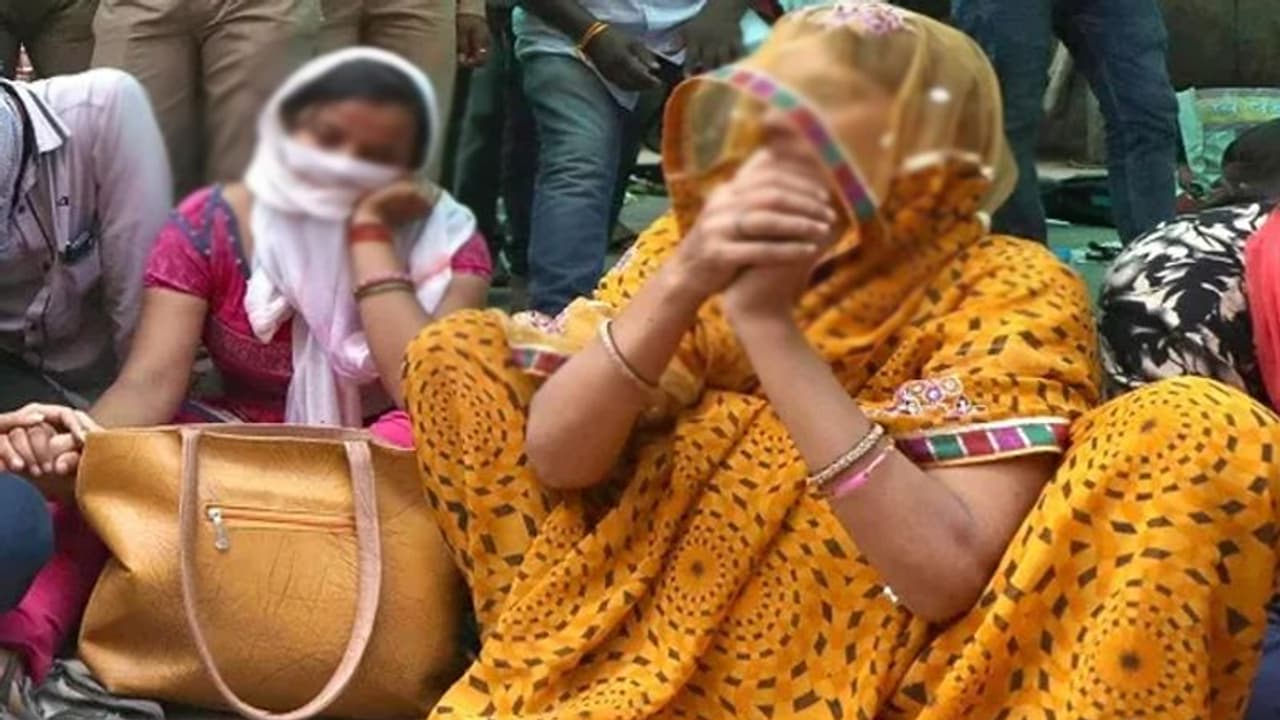 उन्नाव केस: रेप के बाद किडनैप कर फिर किया गैंगरेप, CBI की चार्जशीट में चौकाने वाले खुलासे उन्नाव केस: रेप के बाद किडनैप कर फिर किया गैंगरेप, CBI की चार्जशीट में चौकाने वाले खुलासे