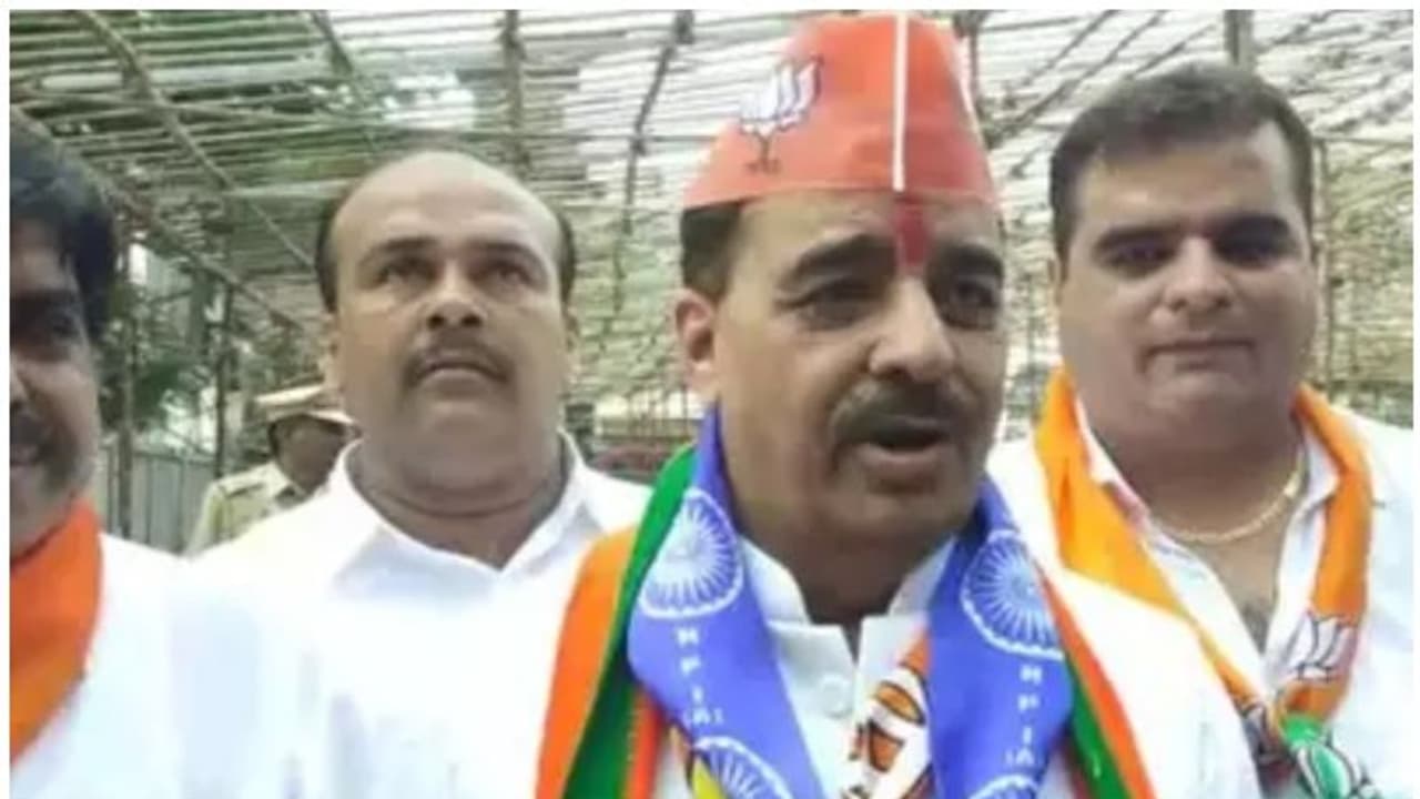 ഫട്‍നാവിസിനെ പ്രധാനമന്ത്രിയെന്ന് വിശേഷിപ്പിച്ച് ബിജെപി സ്ഥാനാര്‍ത്ഥി; നാക്കുപിഴ