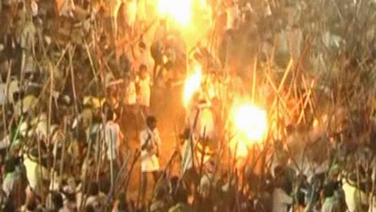 దేవరగట్టు బన్నీ ఉత్సవానికి కౌంట్ డౌన్ షురూ.. నేటి అర్థరాత్రి కర్రల సమరం... దేవరగట్టు బన్నీ ఉత్సవానికి కౌంట్ డౌన్ షురూ.. నేటి అర్థరాత్రి కర్రల సమరం...