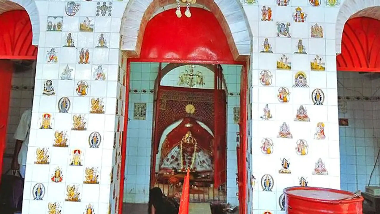 बांग्लादेश में है देवी का ये प्रसिद्ध शक्तिपीठ, यहां मुस्लिम भी यहां आकर झुकाते हैं सिर बांग्लादेश में है देवी का ये प्रसिद्ध शक्तिपीठ, यहां मुस्लिम भी यहां आकर झुकाते हैं सिर