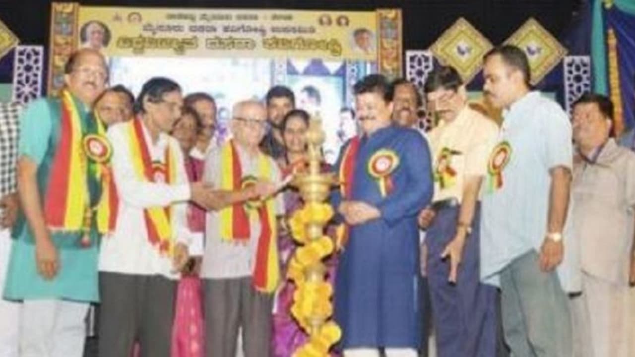 ಮೈಸೂರು: ಕವಿಗೂ ಬಂದಿತೆ ಅತೃಪ್ತ, ಅನರ್ಹ ಪಟ್ಟ! ಮೈಸೂರು: ಕವಿಗೂ ಬಂದಿತೆ ಅತೃಪ್ತ, ಅನರ್ಹ ಪಟ್ಟ!