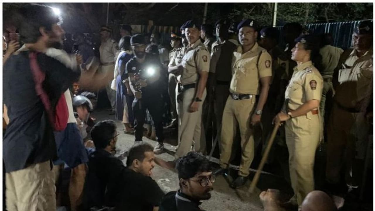 കാര് പാര്ക്കിംഗ് ഷെഡ്ഡിനായി മുംബൈയില് കൂട്ട മരംമുറി; വ്യാപക പ്രതിഷേധം, സര്ക്കാര് പ്രതിരോധത്തില് കാര് പാര്ക്കിംഗ് ഷെഡ്ഡിനായി മുംബൈയില് കൂട്ട മരംമുറി; വ്യാപക പ്രതിഷേധം, സര്ക്കാര് പ്രതിരോധത്തില്