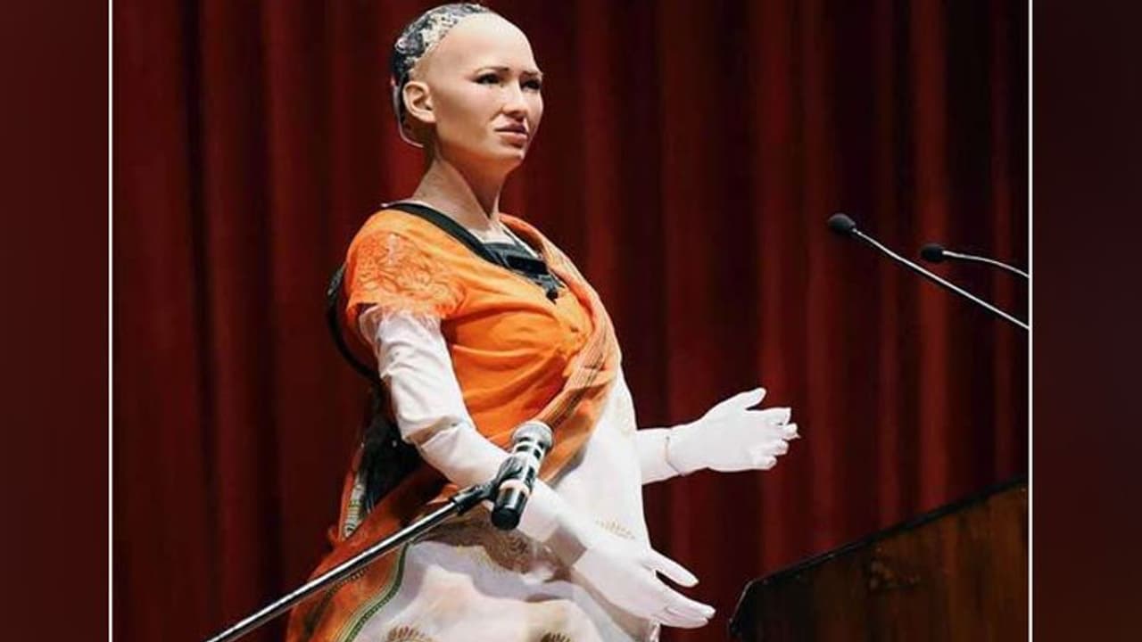 സെക്സിനെക്കുറിച്ച് സോഫിയയുടെ വെളിപ്പെടുത്തല്: നിര്മ്മാതാക്കള് ആശങ്കയില് സെക്സിനെക്കുറിച്ച് സോഫിയയുടെ വെളിപ്പെടുത്തല്: നിര്മ്മാതാക്കള് ആശങ്കയില്