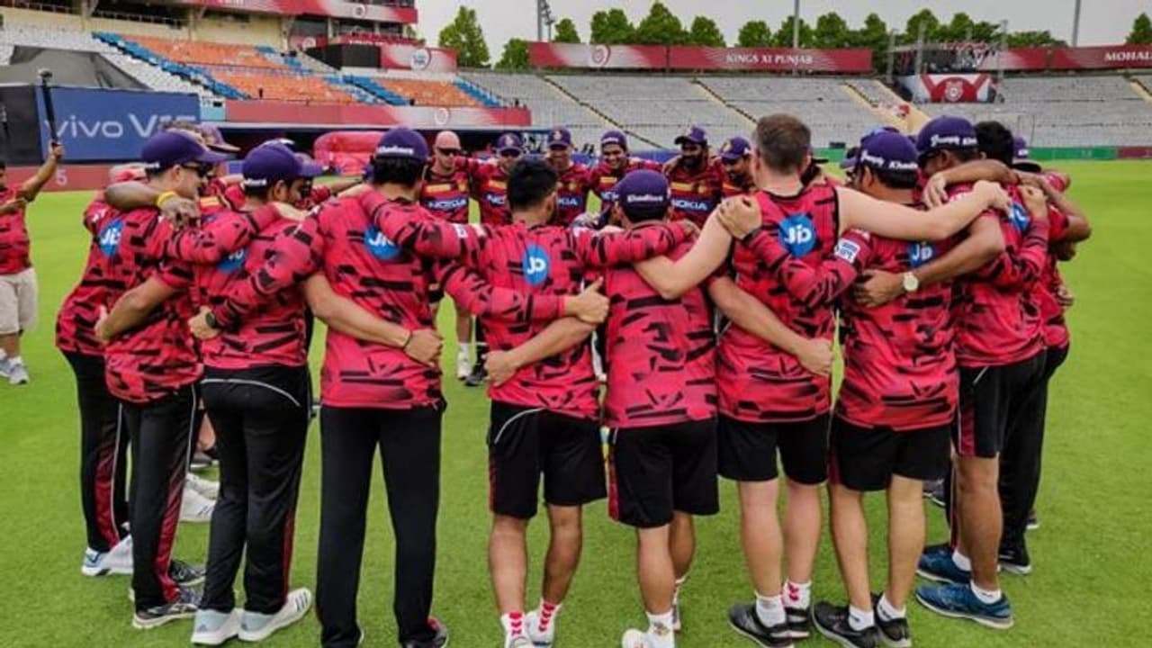 নতুন মেন্টর ডেভিড হাসি, বোলিং কোচ মিলস, বদলে যাচ্ছে কলকাতা নাইট রাইডার্স নতুন মেন্টর ডেভিড হাসি, বোলিং কোচ মিলস, বদলে যাচ্ছে কলকাতা নাইট রাইডার্স