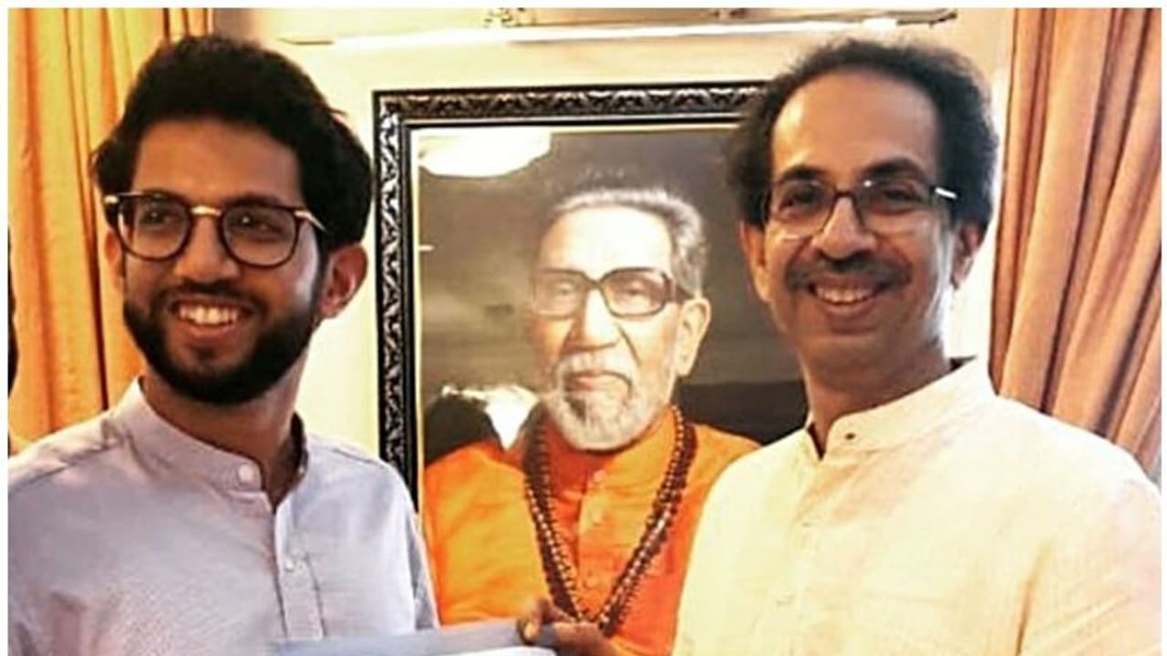 തുടക്കം മിസ്ട്രിയുടെ നോവൽ നിരോധിക്കാൻ സമരം ചെയ്ത്, ജൂനിയർ താക്കറെയുടെ വളർച്ച തുടക്കം മിസ്ട്രിയുടെ നോവൽ നിരോധിക്കാൻ സമരം ചെയ്ത്, ജൂനിയർ താക്കറെയുടെ വളർച്ച