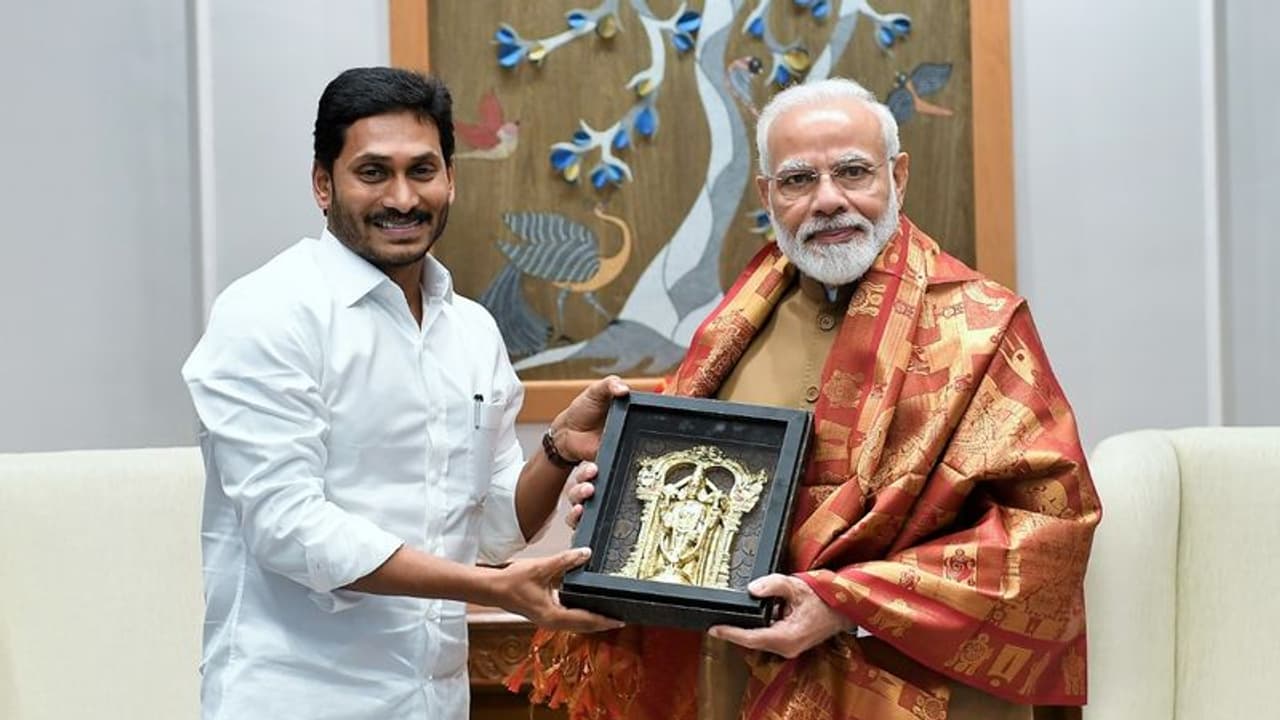 AP CM Jagan Mohan Reddy meets PM, invites him for 'Raithu Bharosa' scheme launch