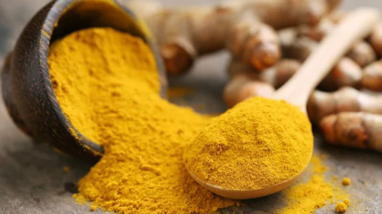 ദിവസവും ഒരു നുള്ള് മഞ്ഞൾ കഴിക്കൂ; ഗുണങ്ങൾ പലതാണ് ദിവസവും ഒരു നുള്ള് മഞ്ഞൾ കഴിക്കൂ; ഗുണങ്ങൾ പലതാണ്