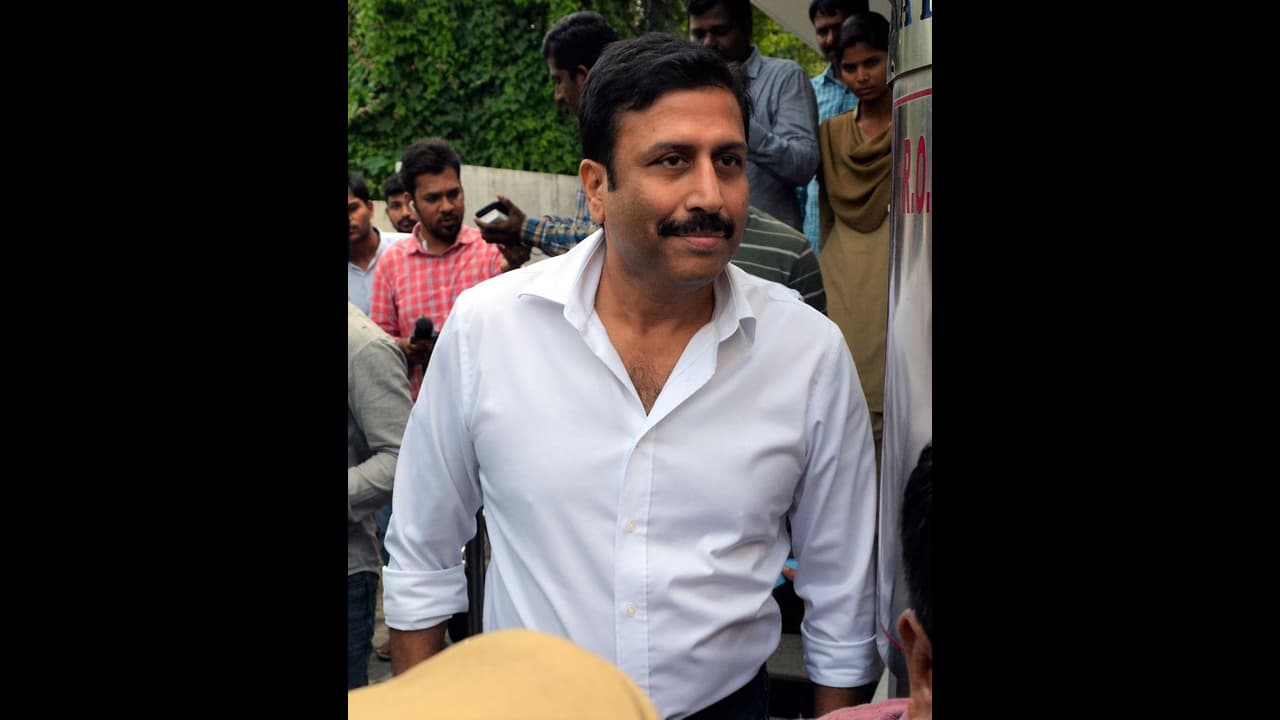 జైలు నుంచి టీవీ9 మాజీ సీఈవో రవిప్రకాశ్ విడుదల జైలు నుంచి టీవీ9 మాజీ సీఈవో రవిప్రకాశ్ విడుదల