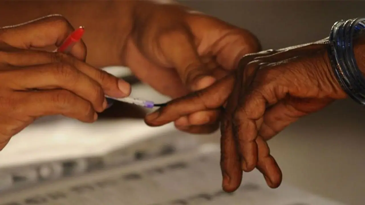 विधानसभा चुनाव की हुई तैयारी, बांटी गईं 3 लाख से ज्यादा स्याही की बोतलें विधानसभा चुनाव की हुई तैयारी, बांटी गईं 3 लाख से ज्यादा स्याही की बोतलें