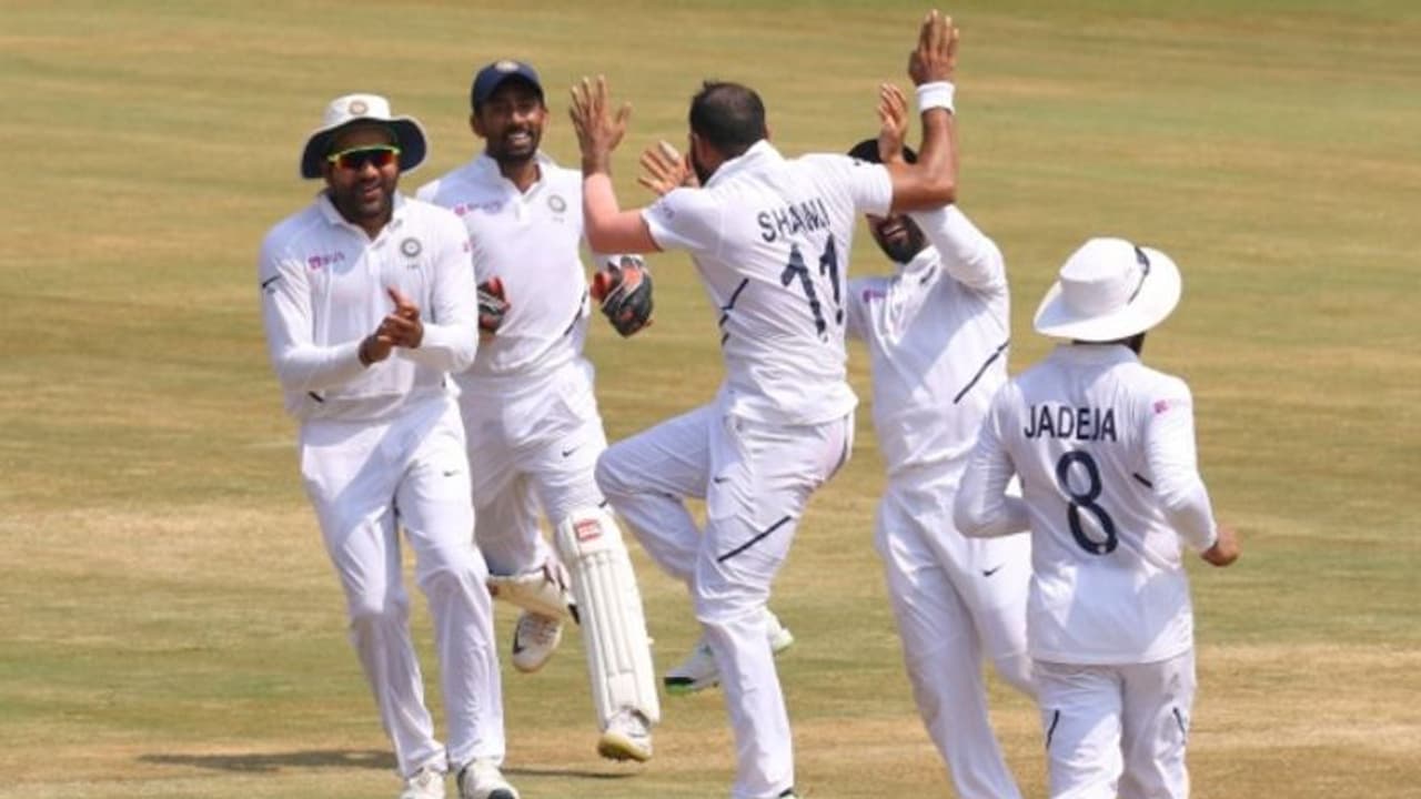 దక్షిణాఫ్రికా 94/8: విశాఖ టెస్టులో విజయానికి చేరువలో భారత్ దక్షిణాఫ్రికా 94/8: విశాఖ టెస్టులో విజయానికి చేరువలో భారత్