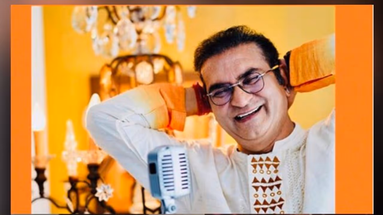 পুজো ঘিরে ব্যস্ততা তুঙ্গে গায়ক অভিজিতের বাড়িতে, দেখে নিন পুষ্পাঞ্জলির ভিডিও পুজো ঘিরে ব্যস্ততা তুঙ্গে গায়ক অভিজিতের বাড়িতে, দেখে নিন পুষ্পাঞ্জলির ভিডিও