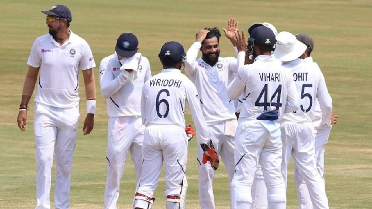 ചെറുത്തുനിന്ന് ദക്ഷിണാഫ്രിക്കന് വാലറ്റം; ഇന്ത്യന് ജയപ്രതീക്ഷ വൈകുന്നു ചെറുത്തുനിന്ന് ദക്ഷിണാഫ്രിക്കന് വാലറ്റം; ഇന്ത്യന് ജയപ്രതീക്ഷ വൈകുന്നു