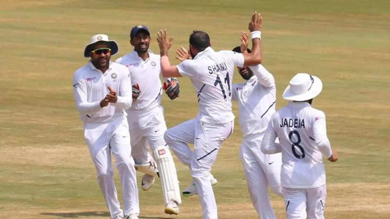 ಶಮಿ ಜಡೇಜಾ ಅಬ್ಬರ; ಟೀಂ ಇಂಡಿಯಾ ಕೈವಶವಾದ ವೈಜಾಗ್ ಟೆಸ್ಟ್ ಶಮಿ ಜಡೇಜಾ ಅಬ್ಬರ; ಟೀಂ ಇಂಡಿಯಾ ಕೈವಶವಾದ ವೈಜಾಗ್ ಟೆಸ್ಟ್