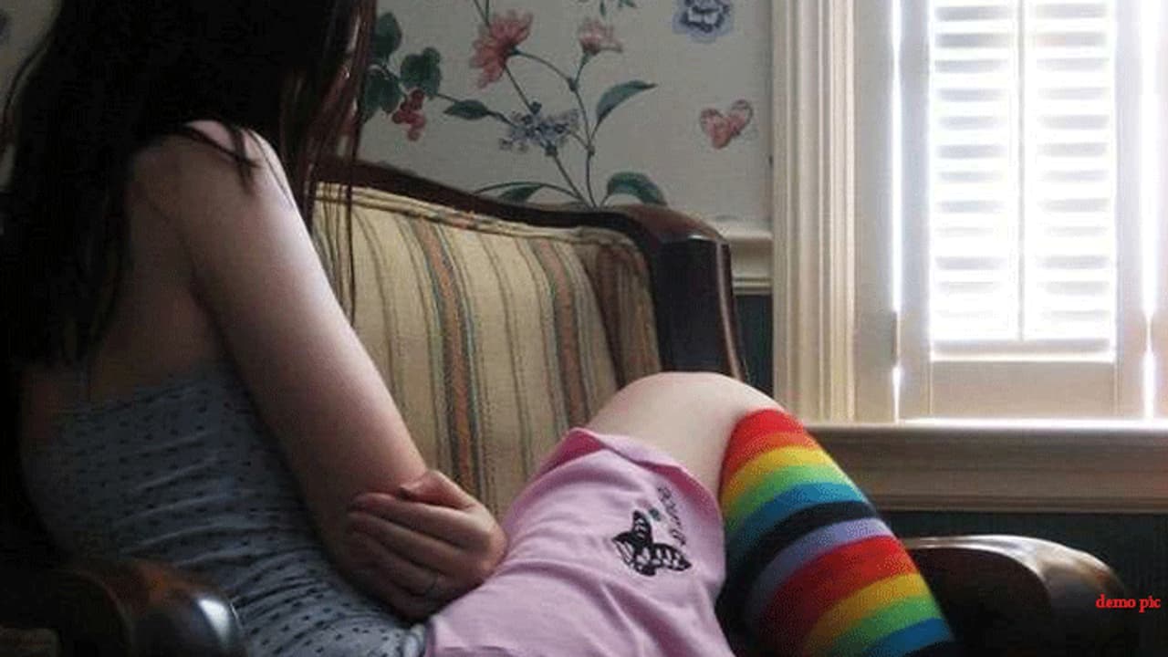 लड़की ने रात 2 बजे फेसबुक पर किया वीडियो पोस्ट, कहा मुझे मेरे पिता से बचा लो... लड़की ने रात 2 बजे फेसबुक पर किया वीडियो पोस्ट, कहा मुझे मेरे पिता से बचा लो...