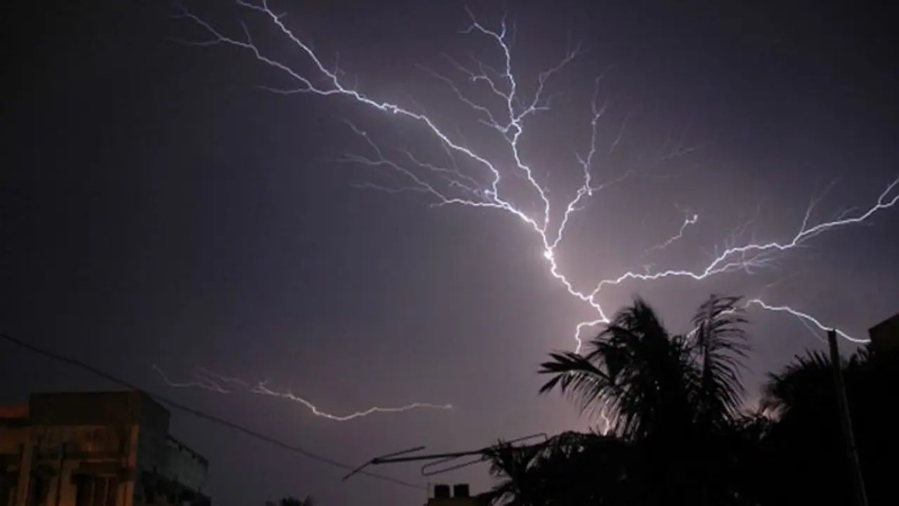 ಗುಡುಗು, ಮಿಂಚು ಸಹಿತ ಭಾರೀ ಮಳೆ, 11 ಮೀಟರ್ ಎತ್ತರದಲ್ಲಿ ಹರಿಯುತ್ತಿದೆ ನೇತ್ರಾವತಿ