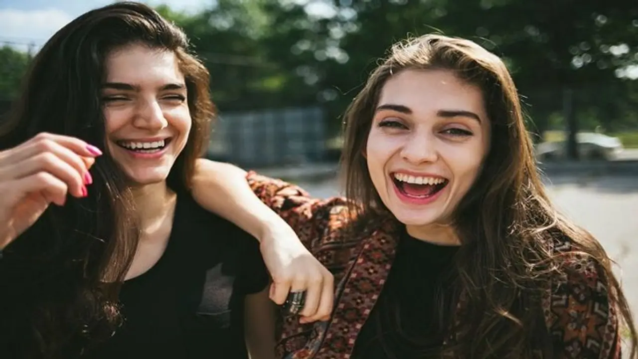 ಅವಳೇಕೆ ಎಲ್ಲವನ್ನೂ ಮರೆತಂತೆ ನಟಿಸುತ್ತಿದ್ದಾಳೆ? ಅವಳೇಕೆ ಎಲ್ಲವನ್ನೂ ಮರೆತಂತೆ ನಟಿಸುತ್ತಿದ್ದಾಳೆ?