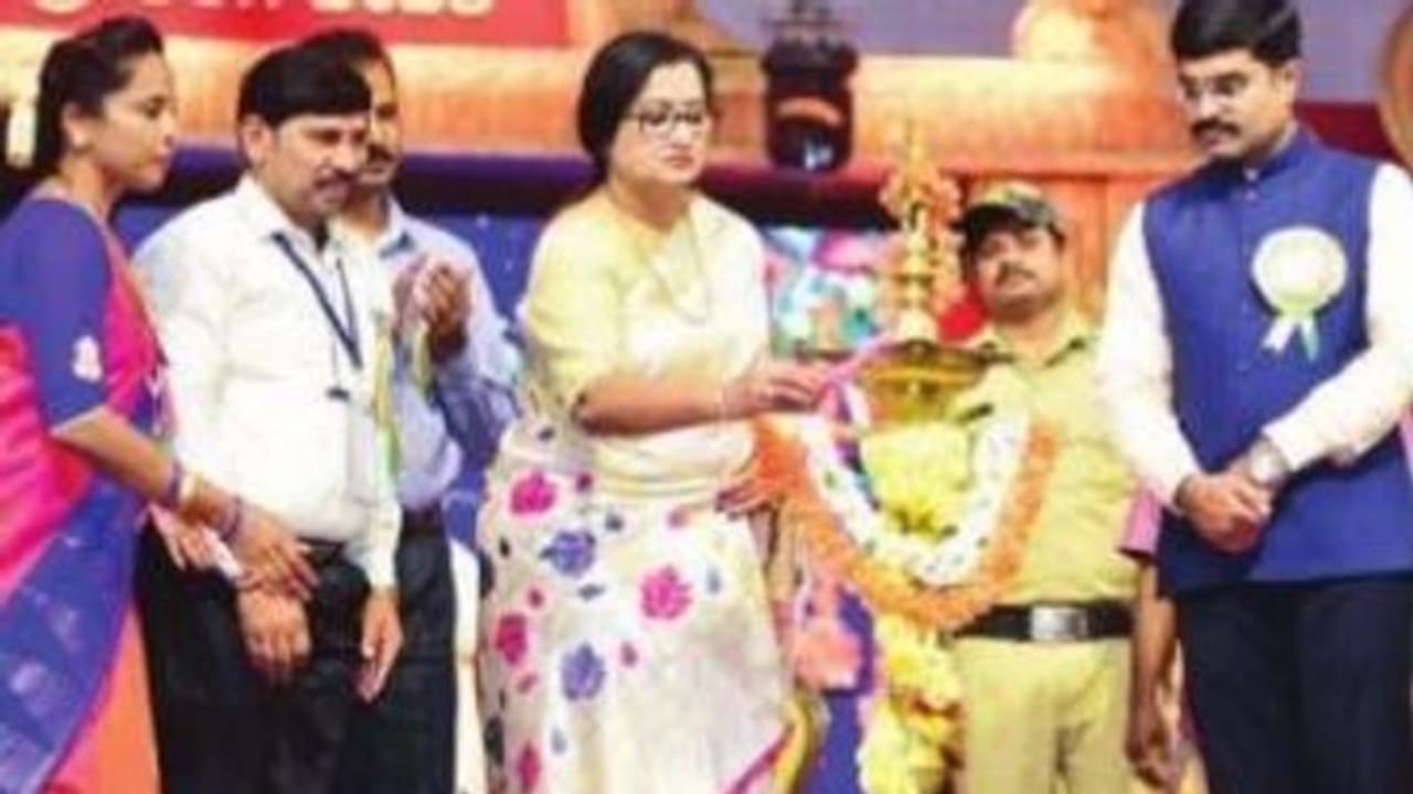 ದಸರಾ ಉದ್ಯೋಗ ಮೇಳದಲ್ಲಿ 49 ಜನಕ್ಕೆ ಕೆಲಸ ದಸರಾ ಉದ್ಯೋಗ ಮೇಳದಲ್ಲಿ 49 ಜನಕ್ಕೆ ಕೆಲಸ