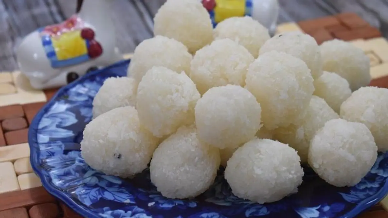 পুজোতে সাদা ধবধবে চিনির নাড়ু, খুব সহজেই বানিয়ে নিন বাড়িতেই পুজোতে সাদা ধবধবে চিনির নাড়ু, খুব সহজেই বানিয়ে নিন বাড়িতেই