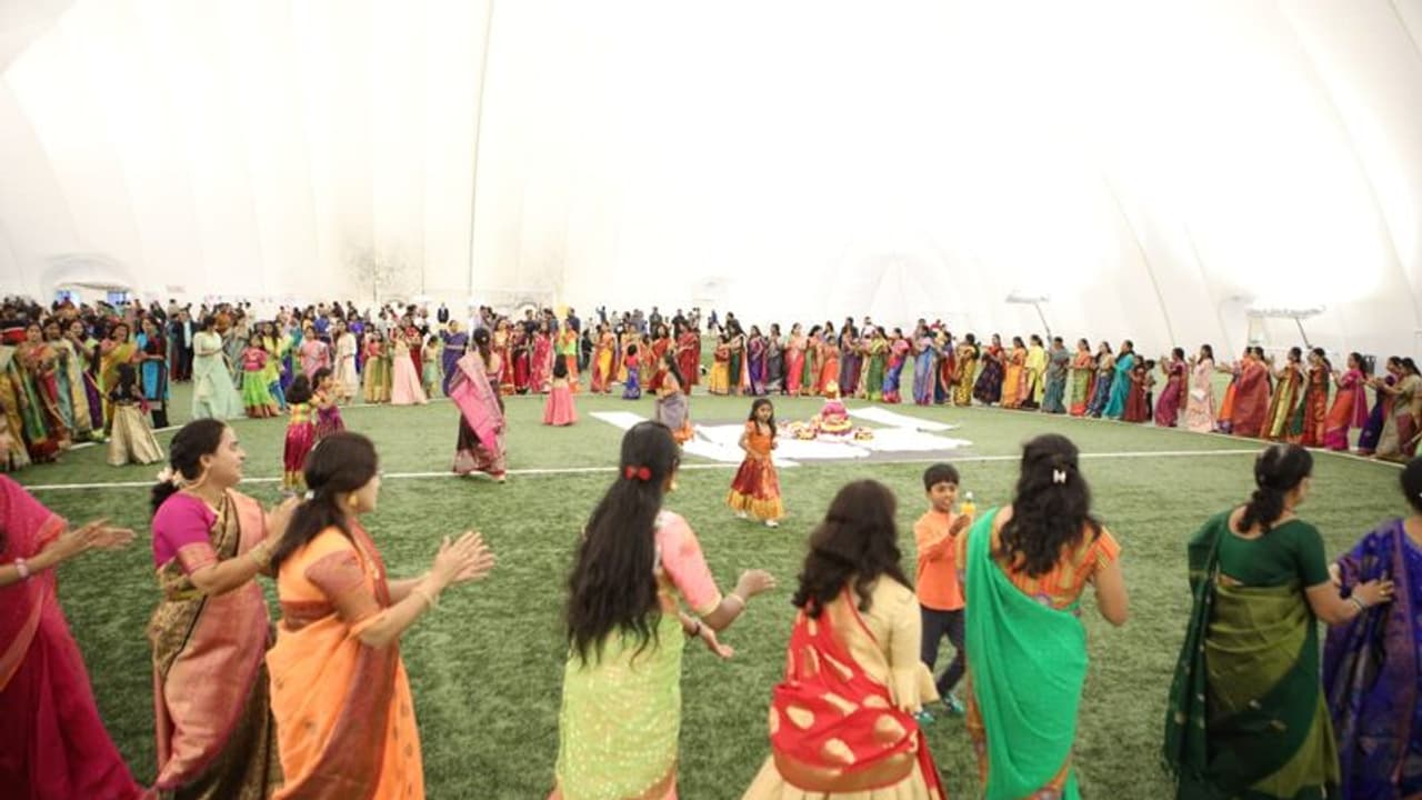 రాష్ట్ర వ్యాప్తంగా ఘనంగా సద్దుల బతుకమ్మ వేడుకలు రాష్ట్ర వ్యాప్తంగా ఘనంగా సద్దుల బతుకమ్మ వేడుకలు