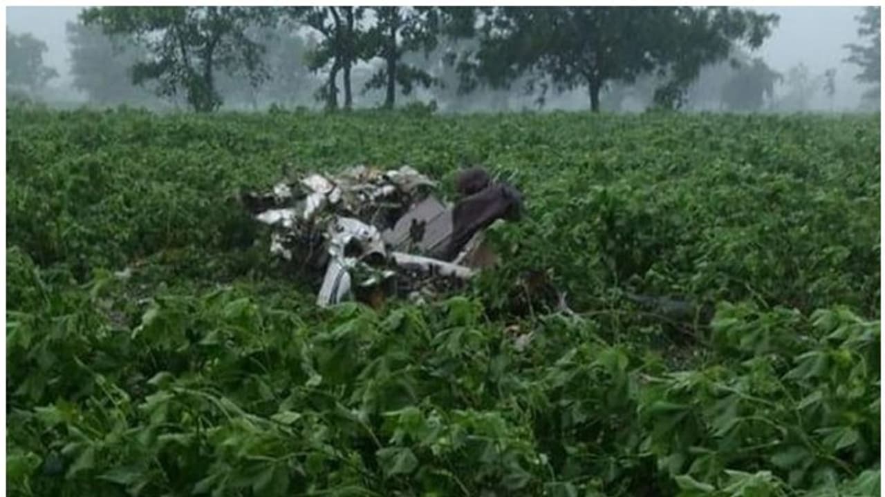 പരിശീലന വിമാനം തകര്ന്നു വീണു; രണ്ട് പൈലറ്റുമാര് കൊല്ലപ്പെട്ടു പരിശീലന വിമാനം തകര്ന്നു വീണു; രണ്ട് പൈലറ്റുമാര് കൊല്ലപ്പെട്ടു