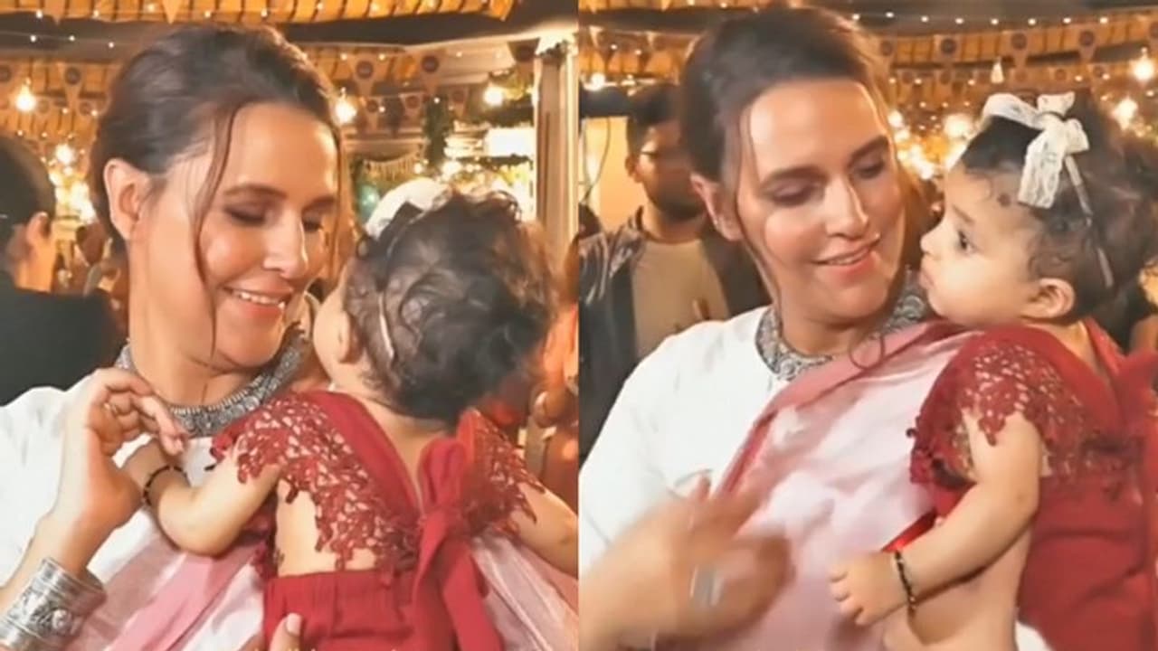 इस एक्ट्रेस को टॉयलेट में बैठकर बेटी को कराना पड़ा ब्रेस्ट फीड, बयां किया दर्दभरा किस्सा इस एक्ट्रेस को टॉयलेट में बैठकर बेटी को कराना पड़ा ब्रेस्ट फीड, बयां किया दर्दभरा किस्सा