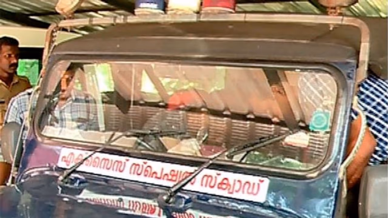 ഡോക്ടറുടെ കുറിപ്പടിയുമായി മദ്യത്തിന് നിരവധി അപേക്ഷകർ, ചിലത് നിരസിച്ചു; മൂന്ന് ലിറ്റർ വരെ ലഭിച്ചേക്കും ഡോക്ടറുടെ കുറിപ്പടിയുമായി മദ്യത്തിന് നിരവധി അപേക്ഷകർ, ചിലത് നിരസിച്ചു; മൂന്ന് ലിറ്റർ വരെ ലഭിച്ചേക്കും