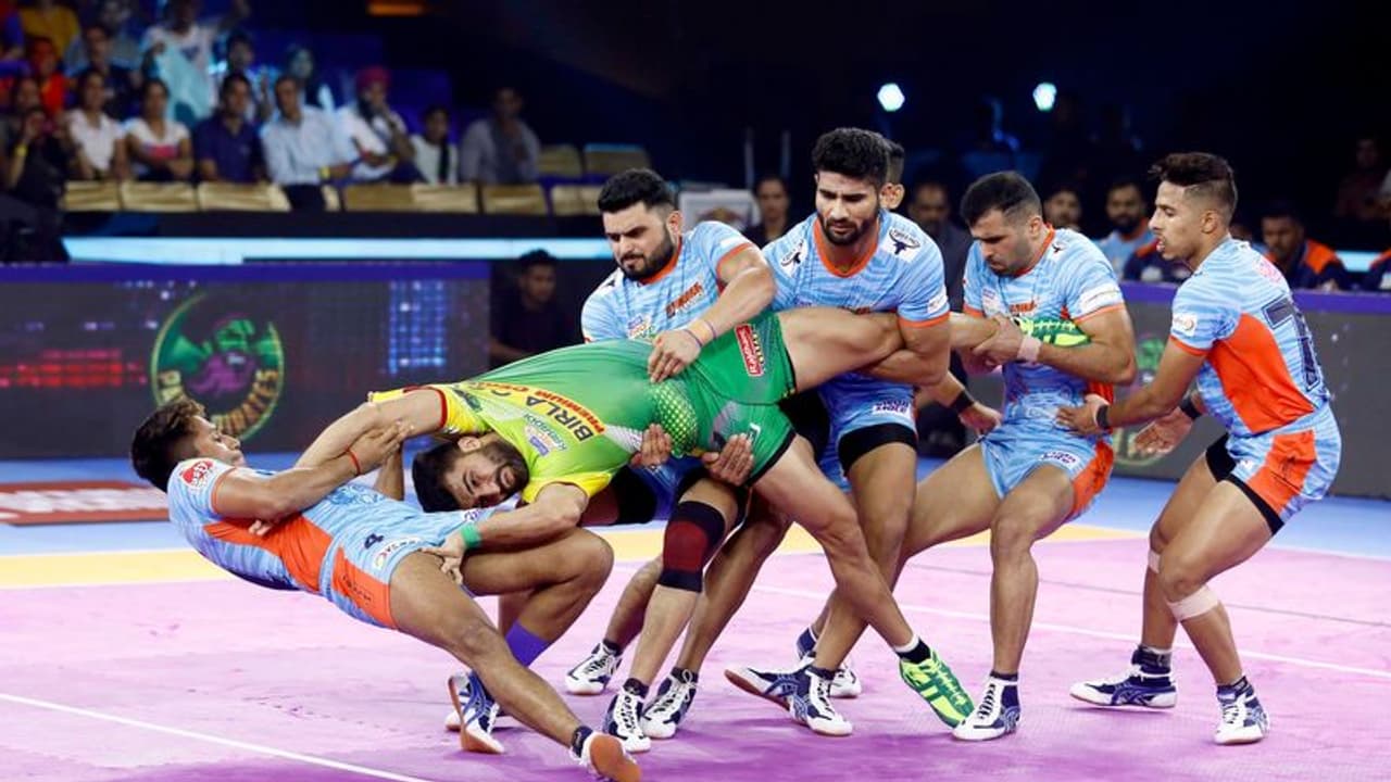 ಒಂದೇ ರೈಡ್ನಲ್ಲಿ ಪ್ರದೀಪ್ ನರ್ವಾಲ್ಗೆ 6 ಅಂಕ..! ಒಂದೇ ರೈಡ್ನಲ್ಲಿ ಪ್ರದೀಪ್ ನರ್ವಾಲ್ಗೆ 6 ಅಂಕ..!