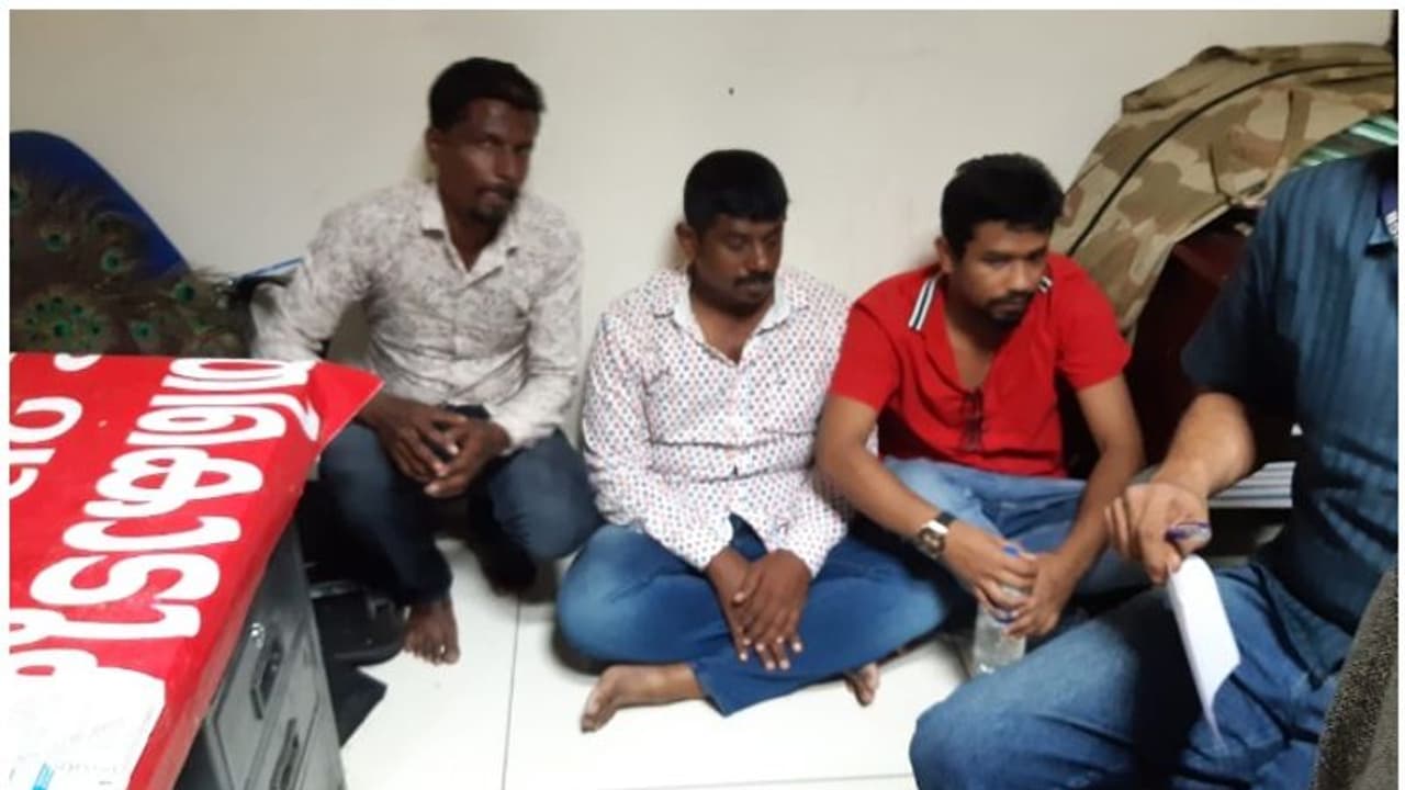 അടിവസ്ത്രത്തിനുള്ളിൽ ഒളിപ്പിച്ച് രണ്ട് കോടി രൂപയുടെ മയക്കുമരുന്ന് കടത്താന്‍ ശ്രമം; മൂന്നംഗ സംഘം പിടിയില്‍