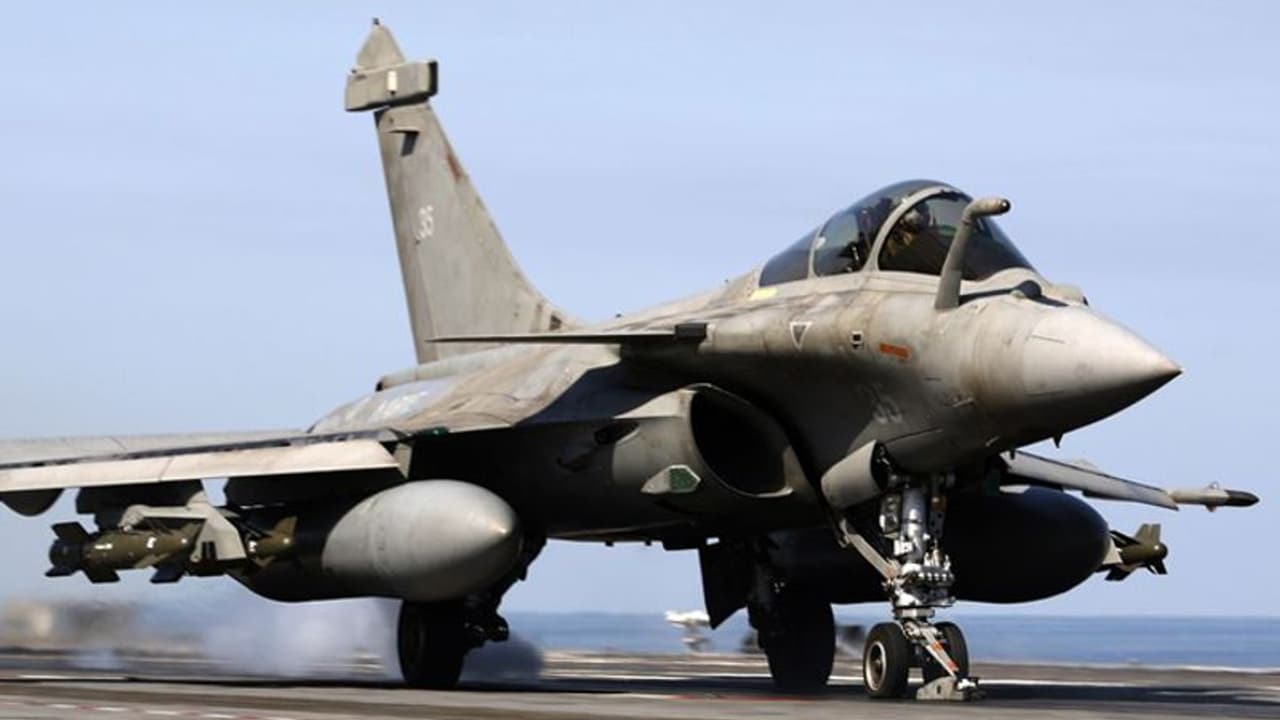 भारत को मिलने वाले पहले राफेल का नाम होगा 001, इसके पीछे है खास वजह भारत को मिलने वाले पहले राफेल का नाम होगा 001, इसके पीछे है खास वजह