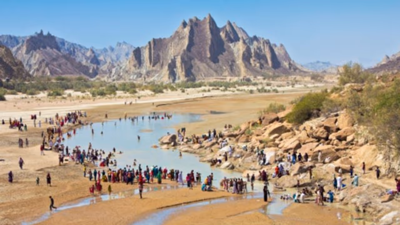 পুজোর থিমে বালুচিস্তান, হিংলাজ মাতার মন্দির গড়ে পাক সংখ্যালঘুদের কথা মনে করালো গরওয়া