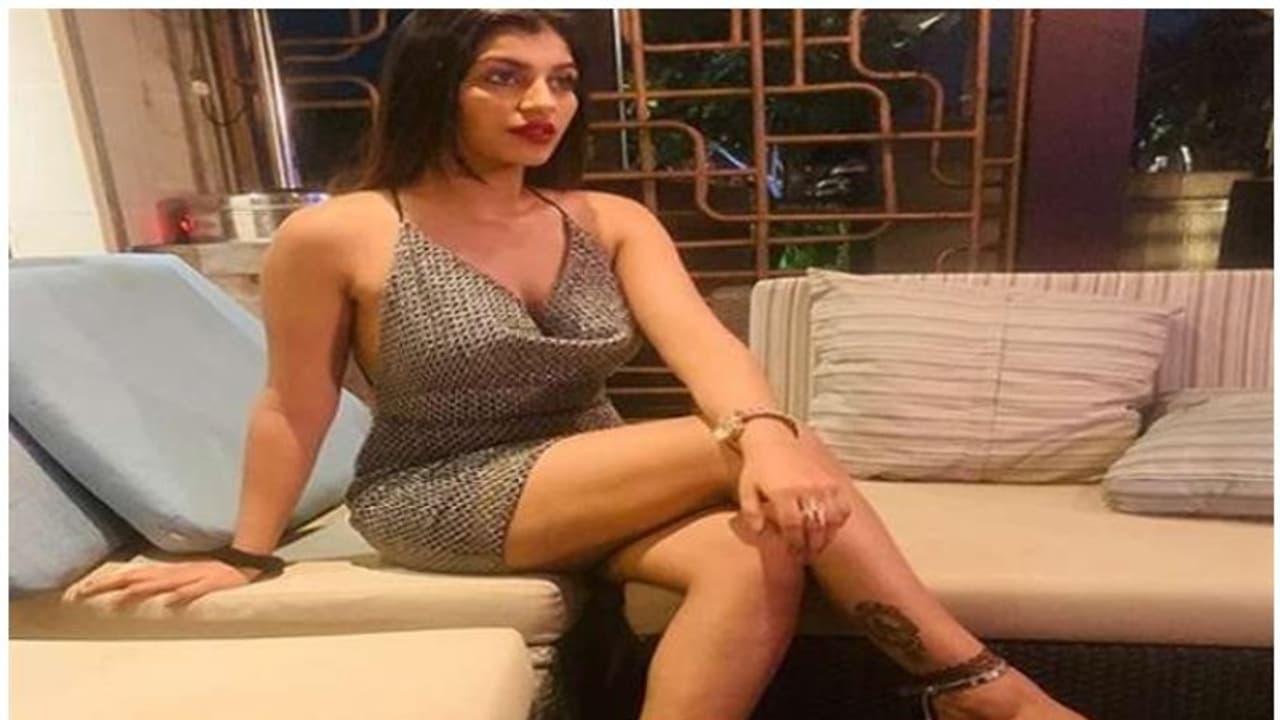 ബിഗ്ബോസ് താരത്തിന്റെ വാഹനമിടിച്ച് സ്വിഗ്ഗി ഡെലിവറി ബോയിക്ക് പരിക്ക്; സംഭവസ്ഥലത്ത് നിന്ന് മുങ്ങി താരം ബിഗ്ബോസ് താരത്തിന്റെ വാഹനമിടിച്ച് സ്വിഗ്ഗി ഡെലിവറി ബോയിക്ക് പരിക്ക്; സംഭവസ്ഥലത്ത് നിന്ന് മുങ്ങി താരം