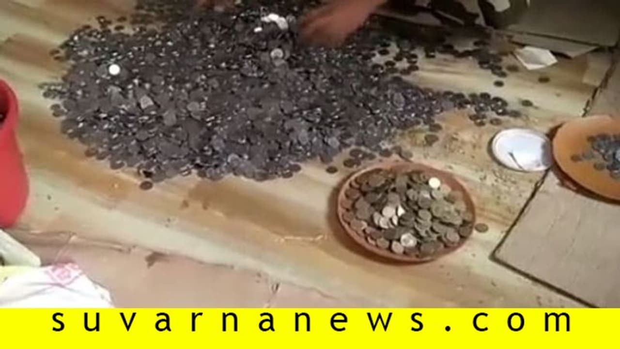 ಕೊನೆಯುಸಿರೆಳೆದ ಲಕ್ಷಾಧಿಪತಿ ಭಿಕ್ಷುಕ: ಗುಡಿಸಲಿಗೆ ತೆರಳಿದ ಪೊಲೀಸರಿಗೆ ಭಾರೀ ಅಚ್ಚರಿ! ಕೊನೆಯುಸಿರೆಳೆದ ಲಕ್ಷಾಧಿಪತಿ ಭಿಕ್ಷುಕ: ಗುಡಿಸಲಿಗೆ ತೆರಳಿದ ಪೊಲೀಸರಿಗೆ ಭಾರೀ ಅಚ್ಚರಿ!