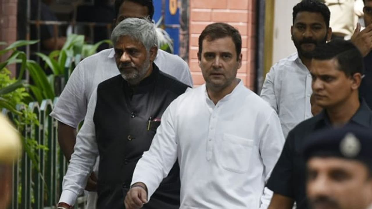 মোদীর কোপে রাহুলের গোপন ভ্রমণ, নয়া নিরাপত্তা নীতির গেরোয় দেশের ভিভিআইপি রা মোদীর কোপে রাহুলের গোপন ভ্রমণ, নয়া নিরাপত্তা নীতির গেরোয় দেশের ভিভিআইপি রা