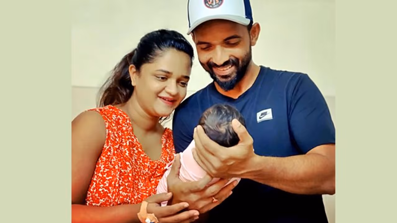 अजिंक्य रहाणे ने शेयर की अपनी बेटी की फोटो, सचिन ने बधाई में लिखा अनोखा मैसेज अजिंक्य रहाणे ने शेयर की अपनी बेटी की फोटो, सचिन ने बधाई में लिखा अनोखा मैसेज