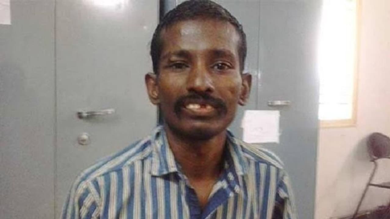 திருவாரூர் கொள்ளையன் முருகனுக்கு இவ்வளவு நல்ல மனதா..? வெளிவந்த ஆச்சர்ய தகவல்..! திருவாரூர் கொள்ளையன் முருகனுக்கு இவ்வளவு நல்ல மனதா..? வெளிவந்த ஆச்சர்ய தகவல்..!