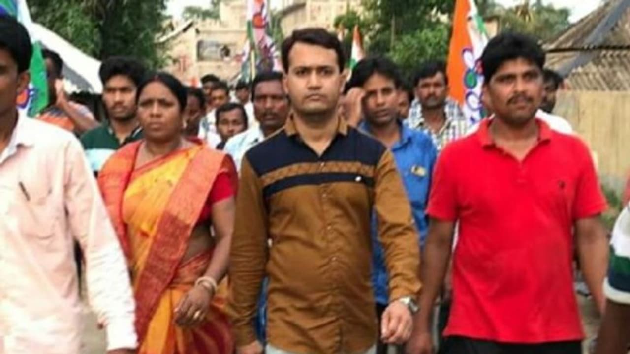 পাঁশকুড়ায় নিজের অফিসেই গুলিবিদ্ধ তৃণমূল নেতা পাঁশকুড়ায় নিজের অফিসেই গুলিবিদ্ধ তৃণমূল নেতা