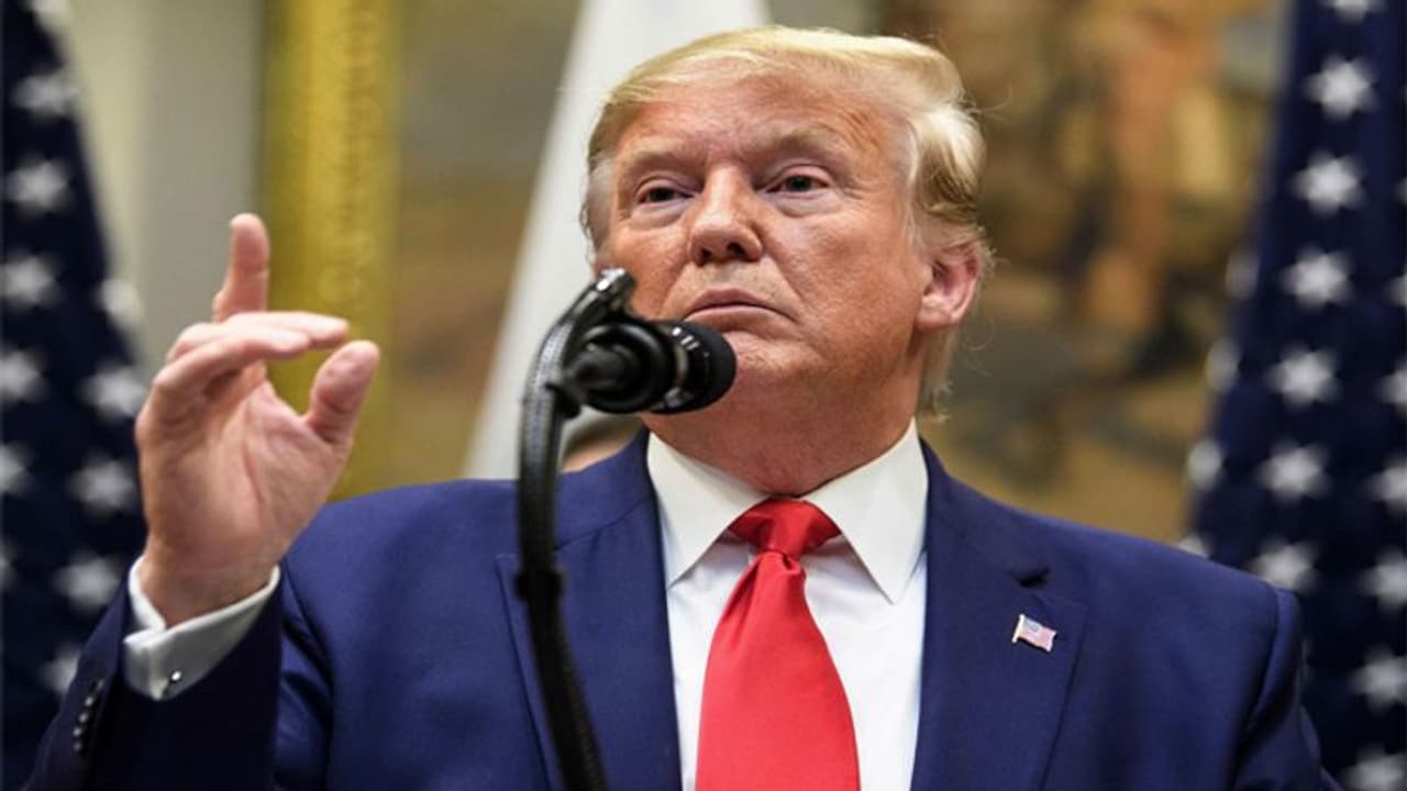 వైట్ హౌస్ లో తొలి కరోనా కేసు.. అమెరికాలో అలర్ట్ వైట్ హౌస్ లో తొలి కరోనా కేసు.. అమెరికాలో అలర్ట్