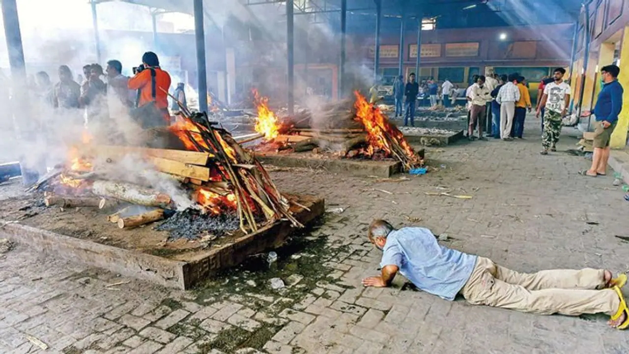 रावण दहन के दौरान जब लोगों को रौंदते हुए निकल गई थी ट्रेन, सेकंड्स में बिछ गई थी 50 से ज्यादा लाशें रावण दहन के दौरान जब लोगों को रौंदते हुए निकल गई थी ट्रेन, सेकंड्स में बिछ गई थी 50 से ज्यादा लाशें