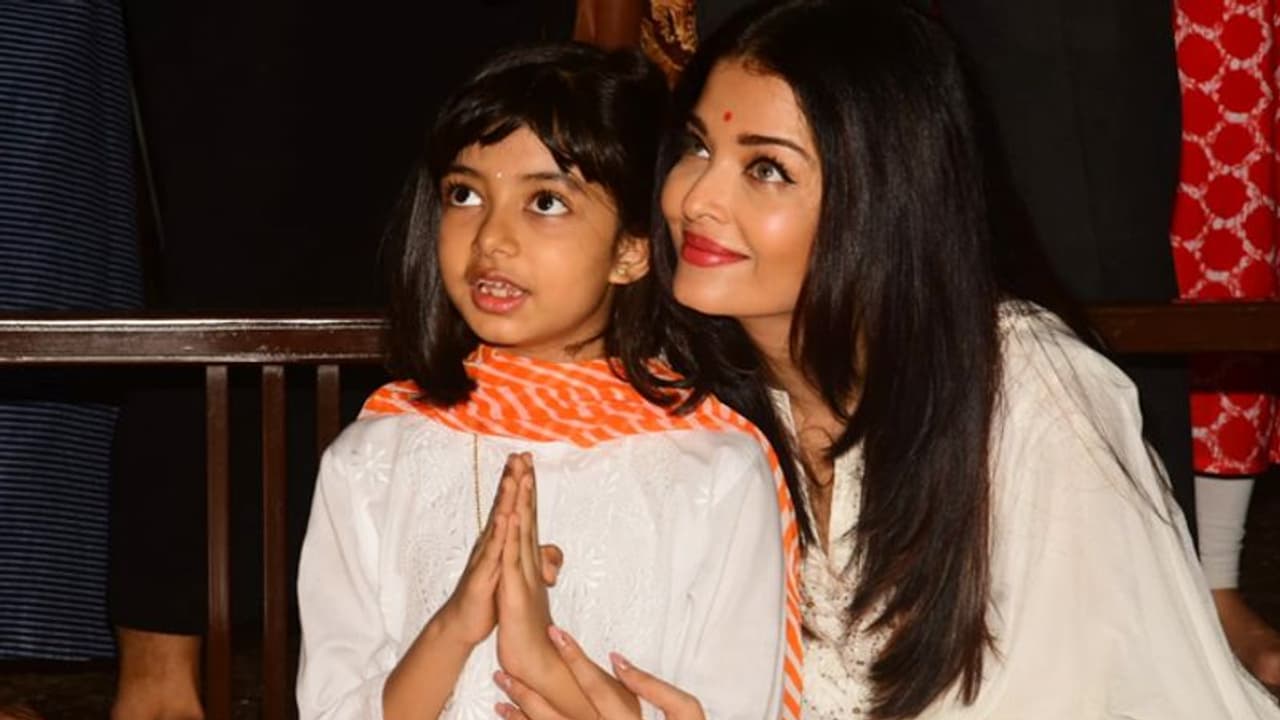 সপরিবারে করবা চৌথ পালন ঐশ্বর্যর, উদ্বিগ্নের মধ্যেই পুজো পাঠে সামিল বচ্চন পরিবার সপরিবারে করবা চৌথ পালন ঐশ্বর্যর, উদ্বিগ্নের মধ্যেই পুজো পাঠে সামিল বচ্চন পরিবার