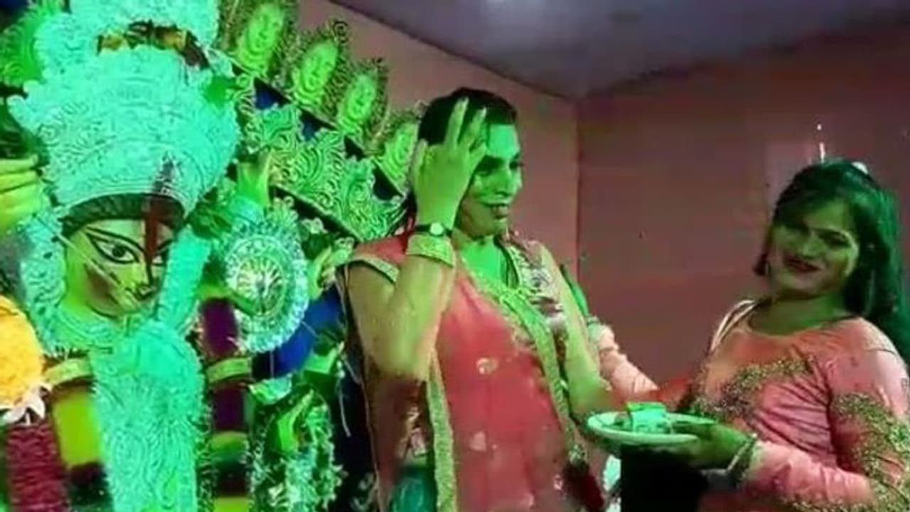 বিদায়কালে উমা বরণে ওরাই পেল অগ্রাধিকার বিদায়কালে উমা বরণে ওরাই পেল অগ্রাধিকার