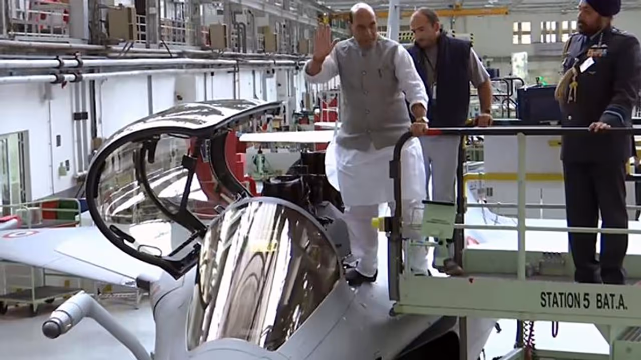 Rajnath Singh receives Guard of Honour by French Republican Guards in Paris