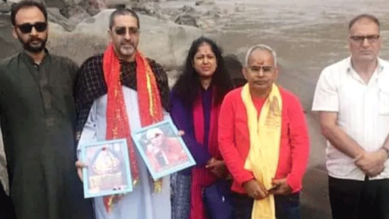 72 साल में पहली बार किसी हिंदू ने PoK के मंदिर में जाकर की पूजा 72 साल में पहली बार किसी हिंदू ने PoK के मंदिर में जाकर की पूजा